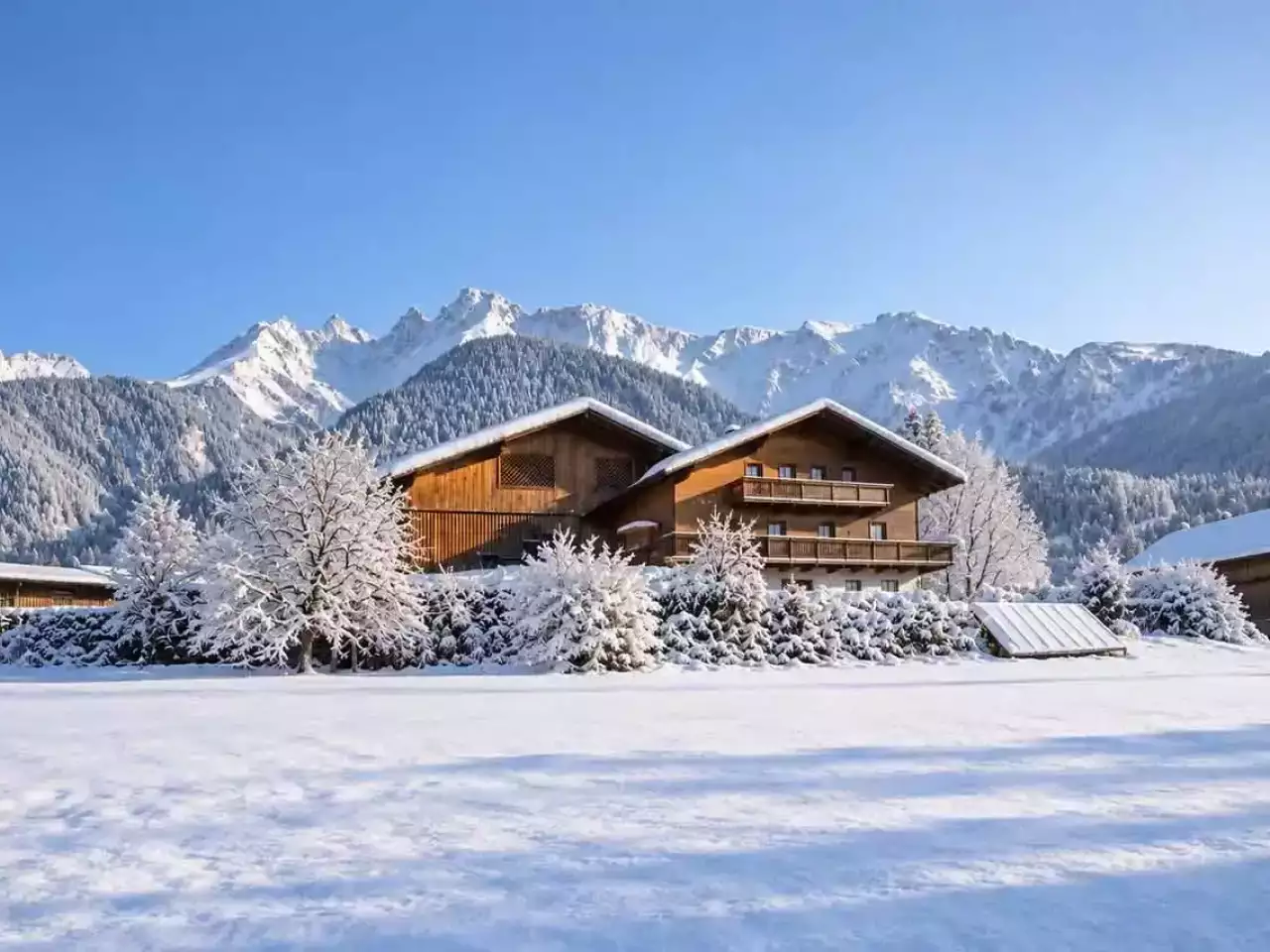 Bauernhof in Virgen mit Wiesen und Berge im Winter
