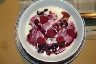 5_klampererhof-virgen-hofeigenes-joghurt-mit-frischen-beeren.webp