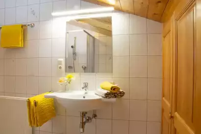 3_klampererhof-virgen-zimmer-badezimmer.webp