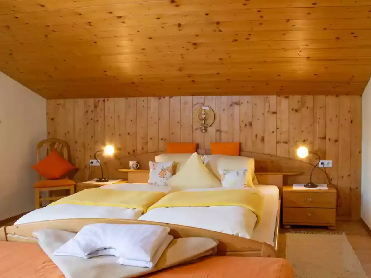 Doppelbettzimmer im Bauernhofstil